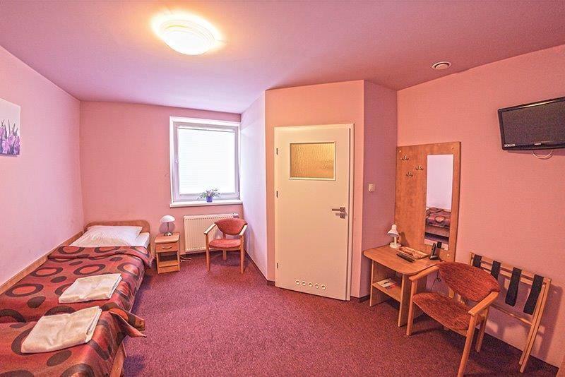 Hotel Paola Кутно Екстериор снимка