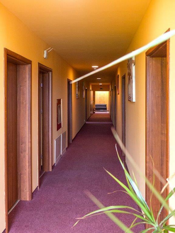 Hotel Paola Кутно Екстериор снимка