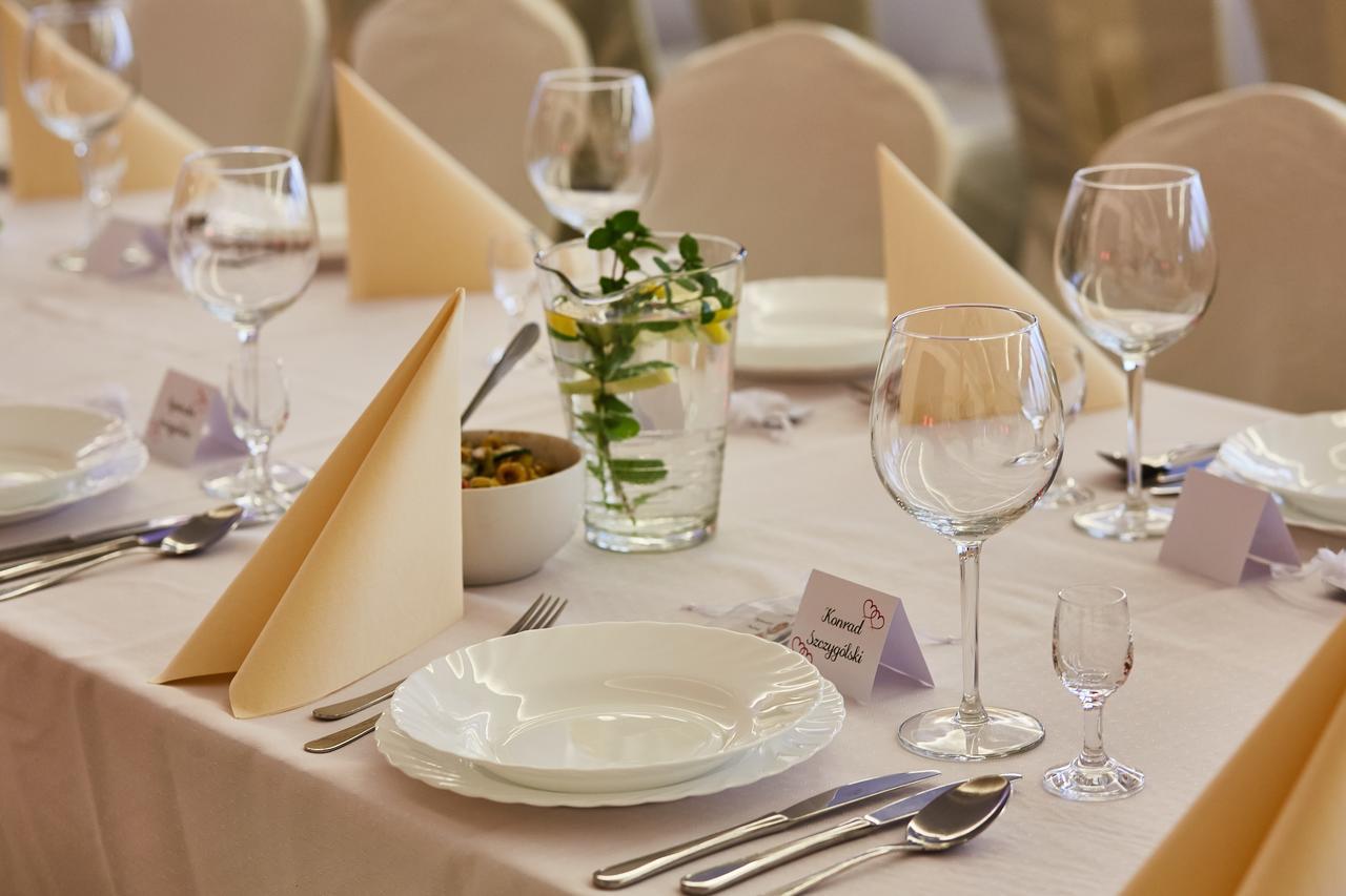 Hotel Paola Кутно Екстериор снимка