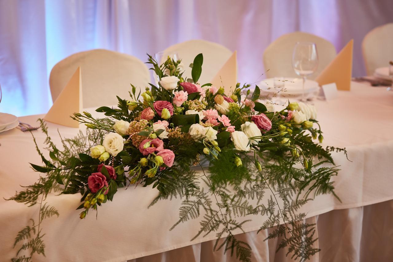 Hotel Paola Кутно Екстериор снимка