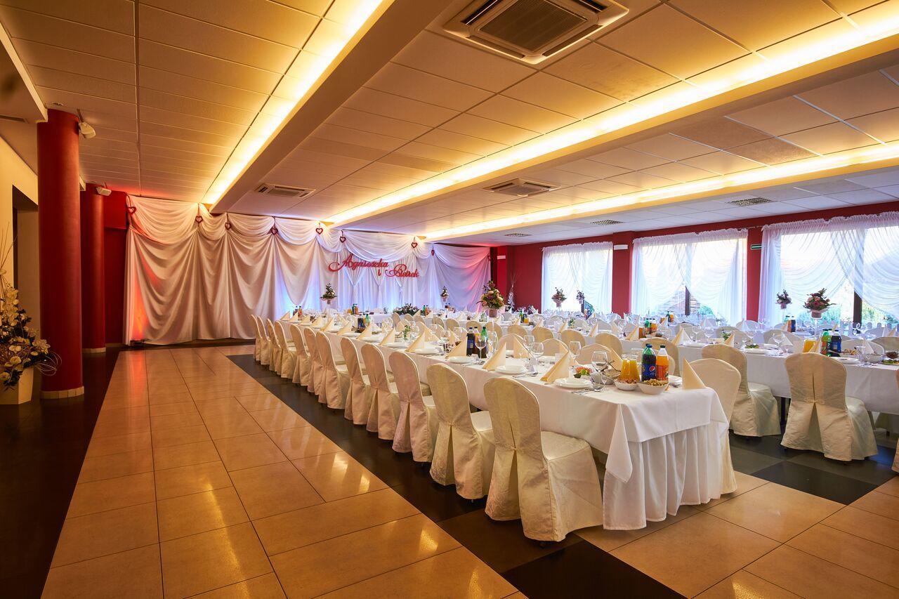 Hotel Paola Кутно Екстериор снимка