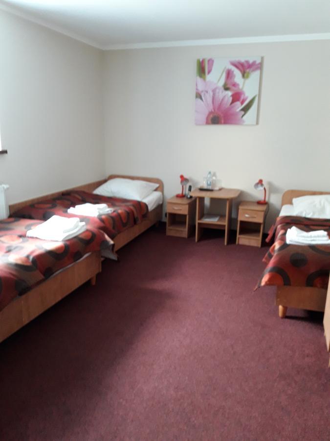 Hotel Paola Кутно Екстериор снимка