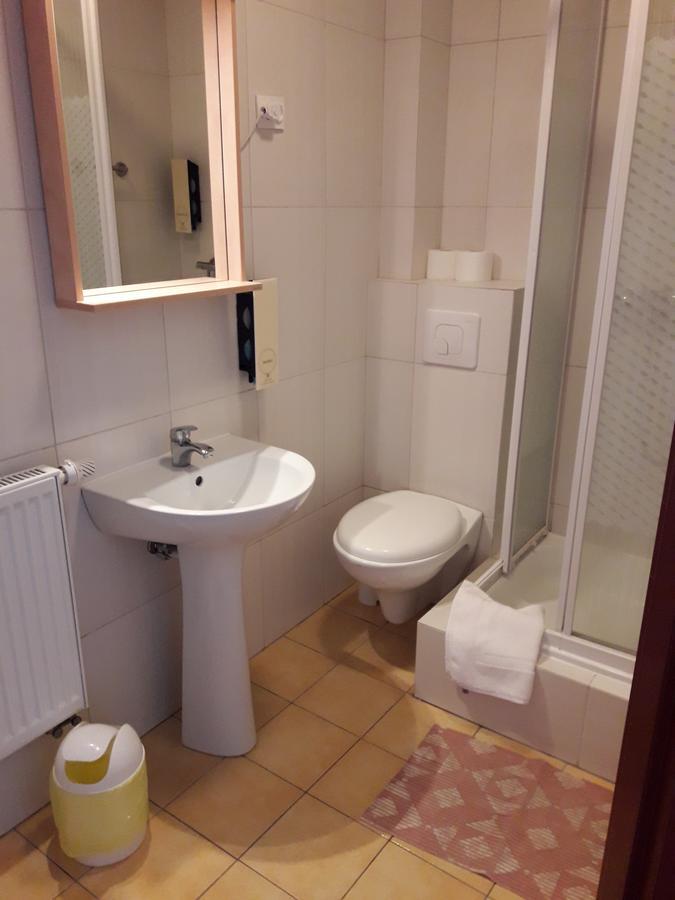 Hotel Paola Кутно Екстериор снимка