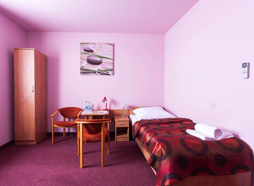 Hotel Paola Кутно Екстериор снимка