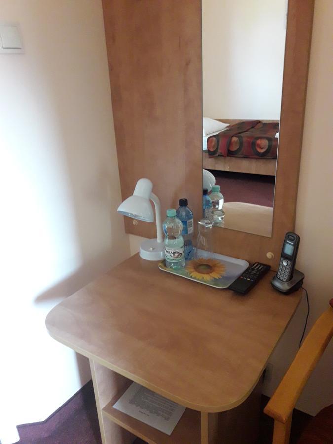 Hotel Paola Кутно Екстериор снимка