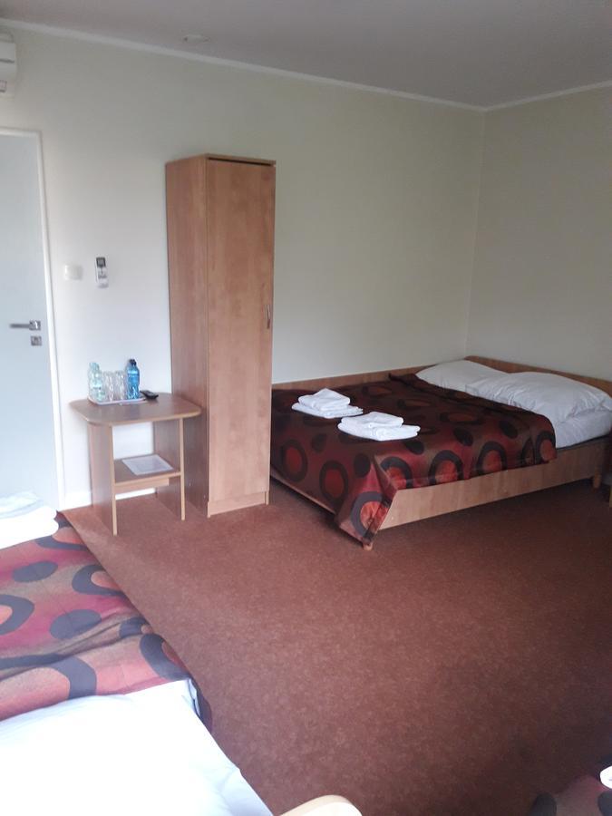 Hotel Paola Кутно Екстериор снимка