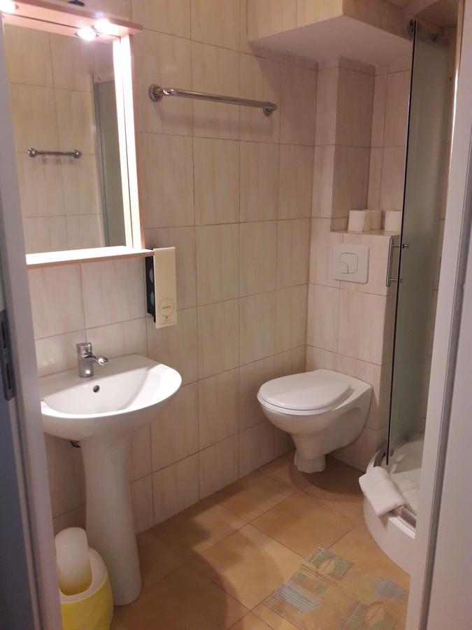Hotel Paola Кутно Екстериор снимка