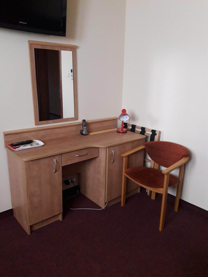 Hotel Paola Кутно Екстериор снимка